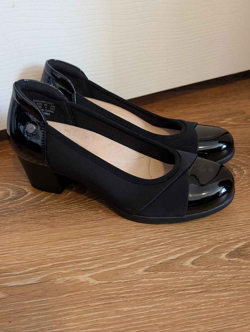 Dream Pairs Classic Black Patent-Toe Mid Heel Pumps